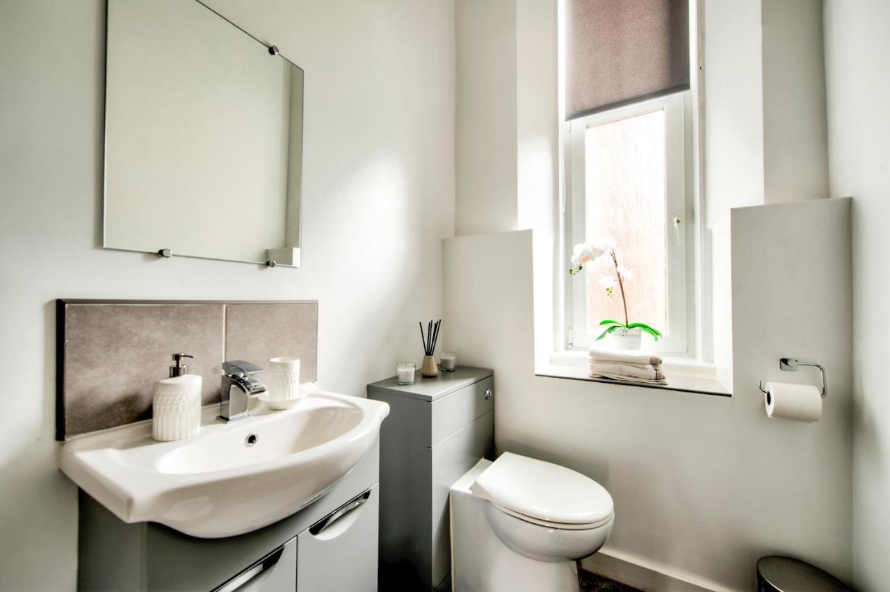 Apartmán Pass The Keys Stylish 2 Bed In Heart Of West End Glasgow Exteriér fotografie